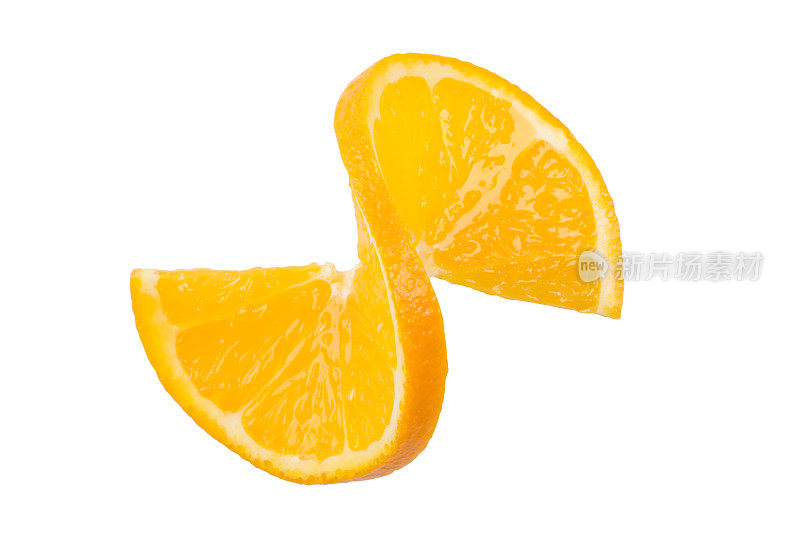 多汁的橘片被撕破，白色的背景