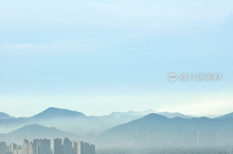 成都龙泉山脉日出时的美丽云景