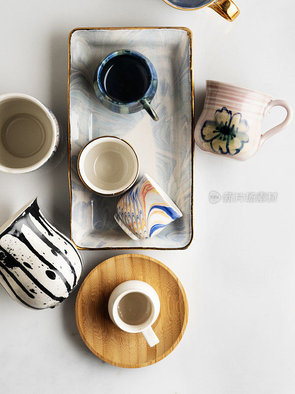 采购产品咖啡器具，空杯子，空咖啡杯和茶杯，彩色咖啡杯与茶杯
