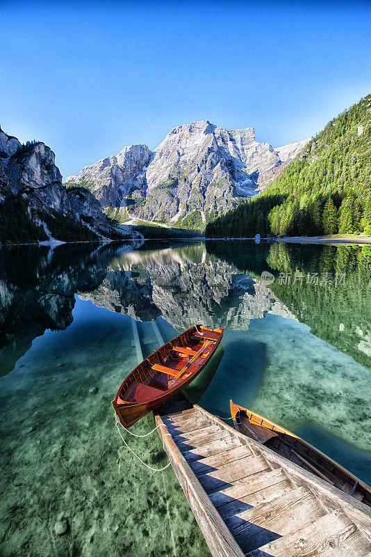 意大利Dolomites的Braies湖