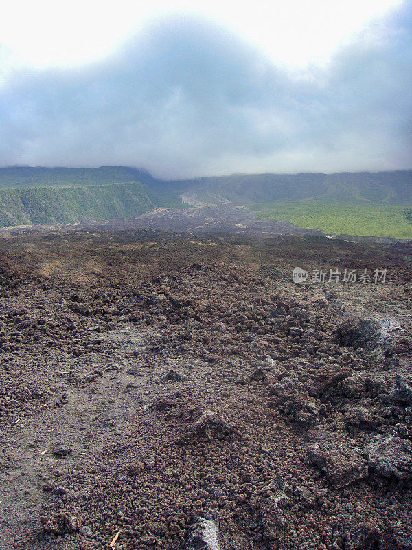 1986年，留尼汪岛火山口