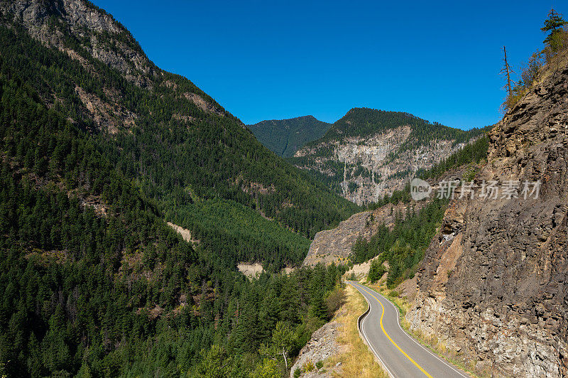 惊人的山区高速公路