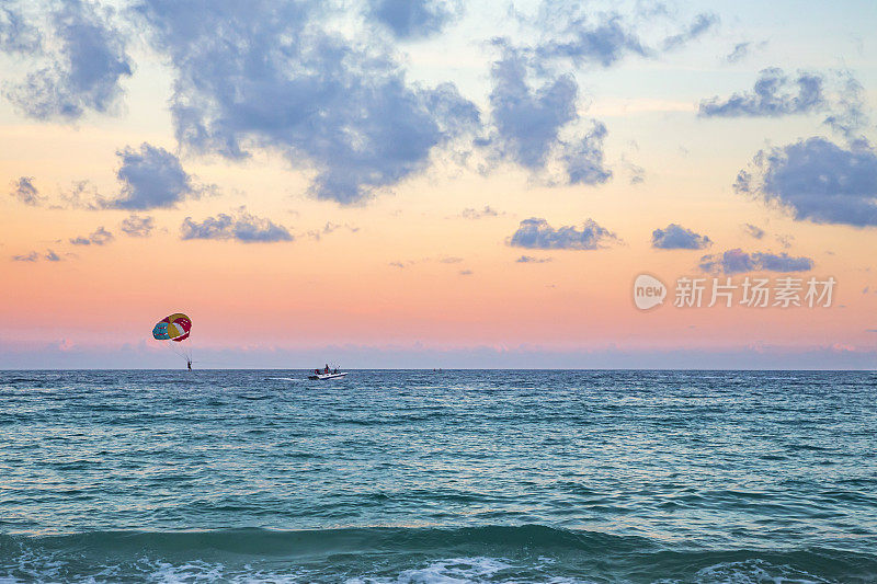 夏日海滩和大海