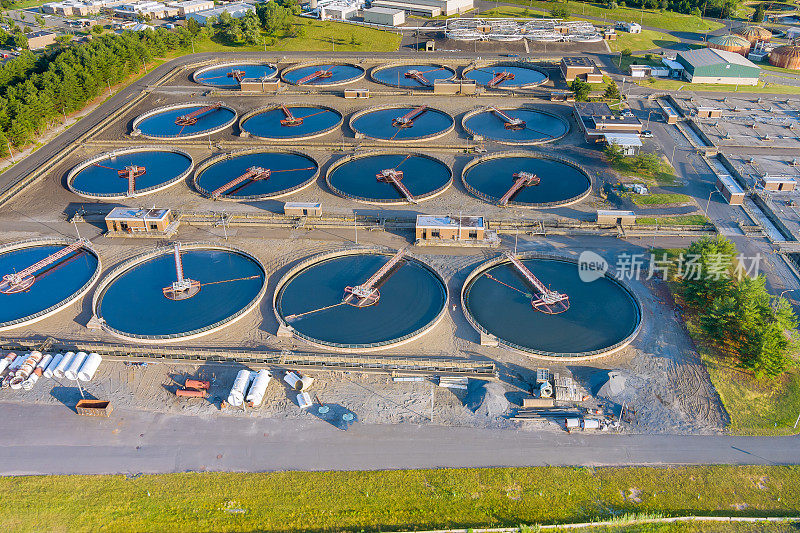 水处理厂固体澄清池型污泥再循环鸟瞰图