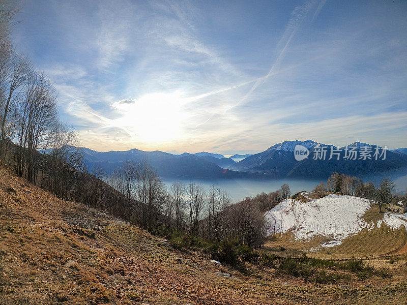 瑞士阿尔卑斯山，从提契诺州望出去，马乔雷湖