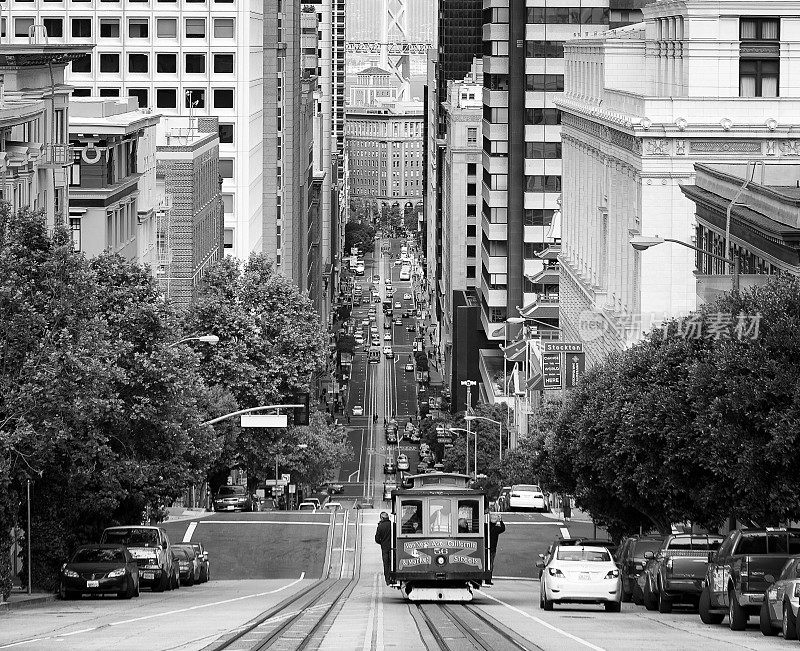 旧金山加州街的老式缆车。