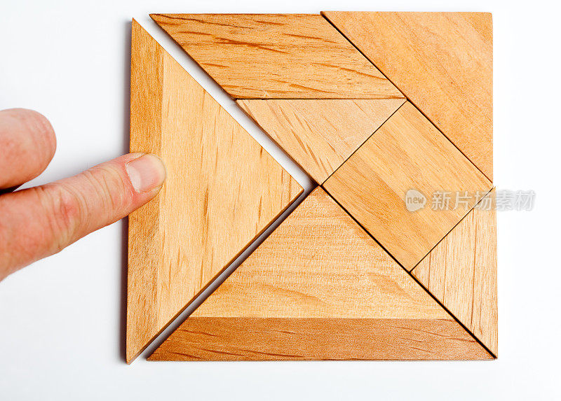 拼成正方形的七巧板
