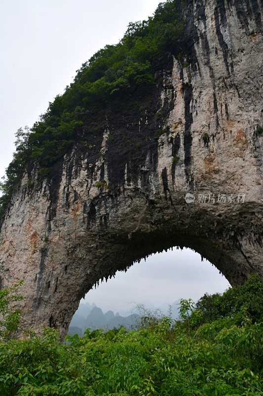 广西阳朔月亮山