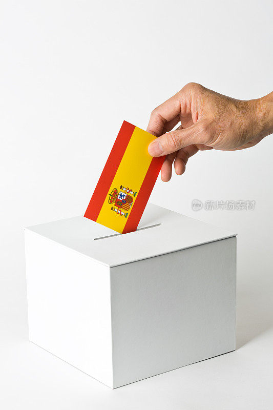 西班牙选举选民投票超过投票箱