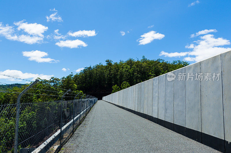 女儿墙，克拉利大厅大坝，Murwillumbah