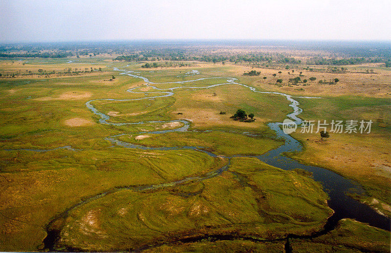 博茨瓦纳全景:鸟瞰三角洲景观