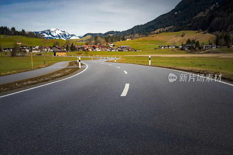 蜿蜒的道路