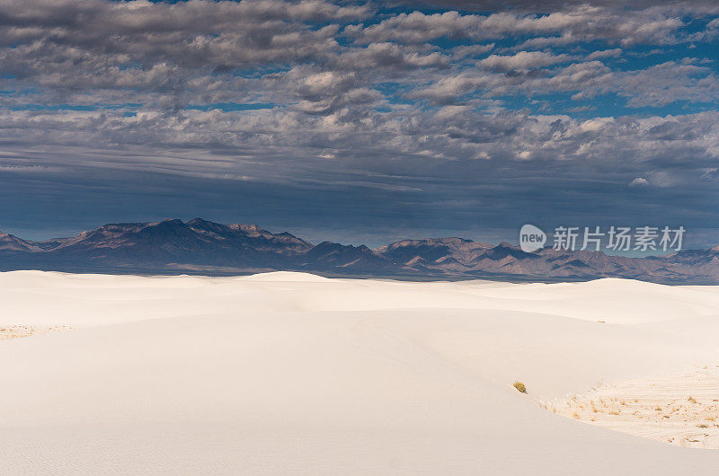 白云从白沙山脉，NM