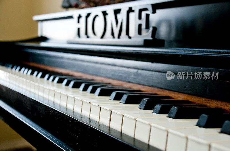 家里的钢琴