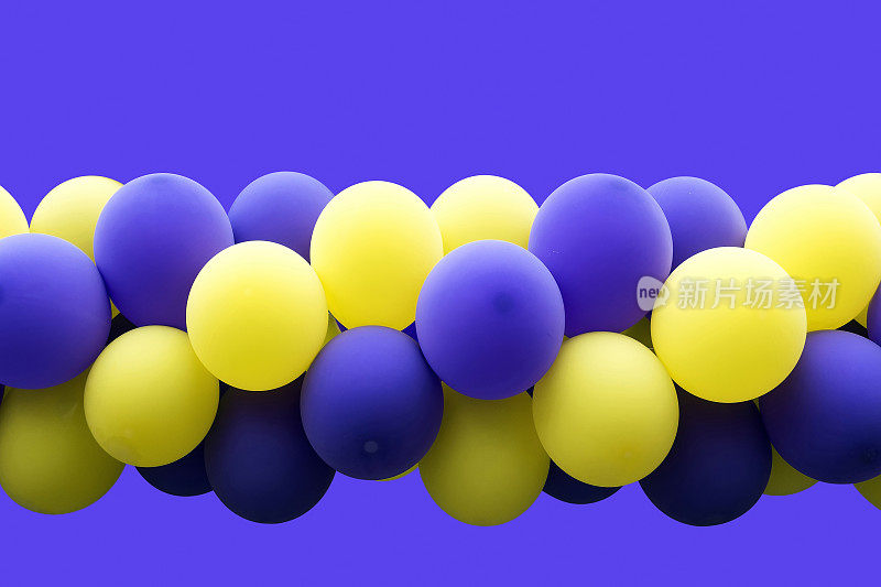 紫色和黄色的气球