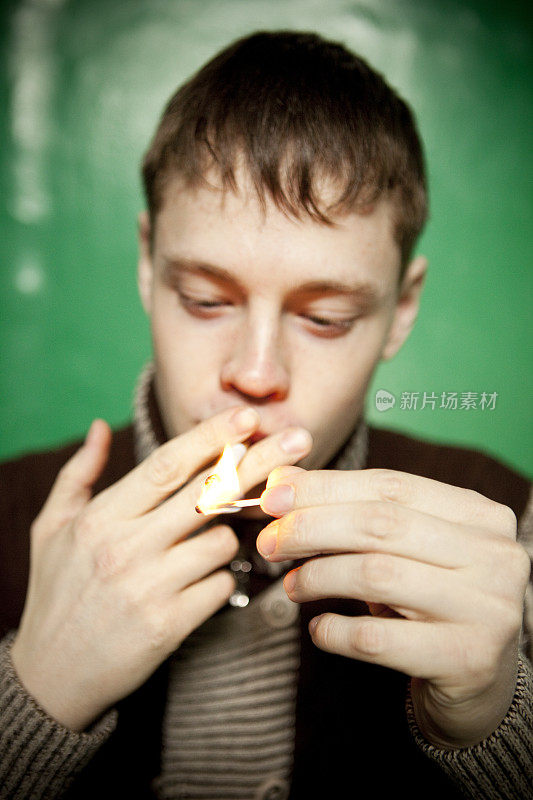 吸烟。