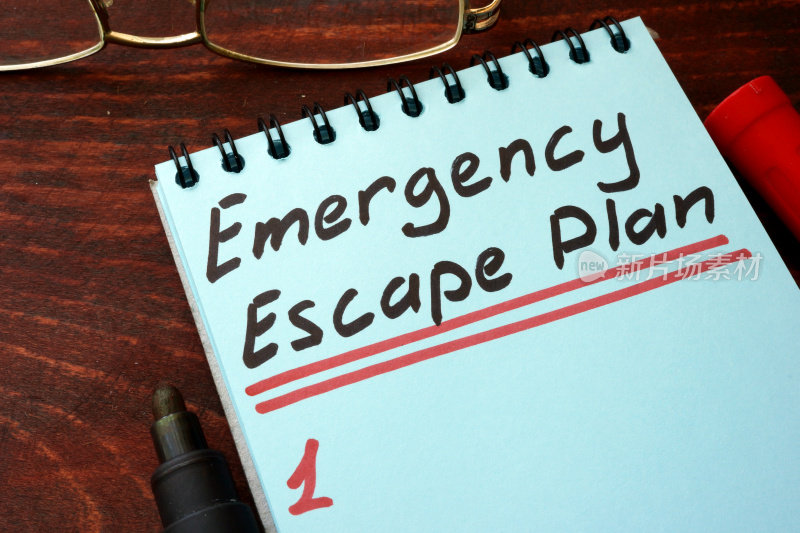 紧急逃生计划写在一个带记号笔的记事本上。