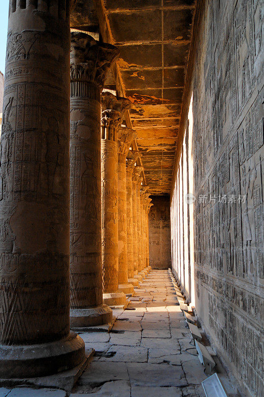 Edfu寺院落柱子