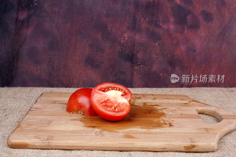 砧板上的番茄