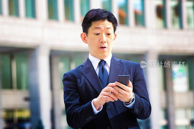 日本商人被手机上的短信吓了一跳