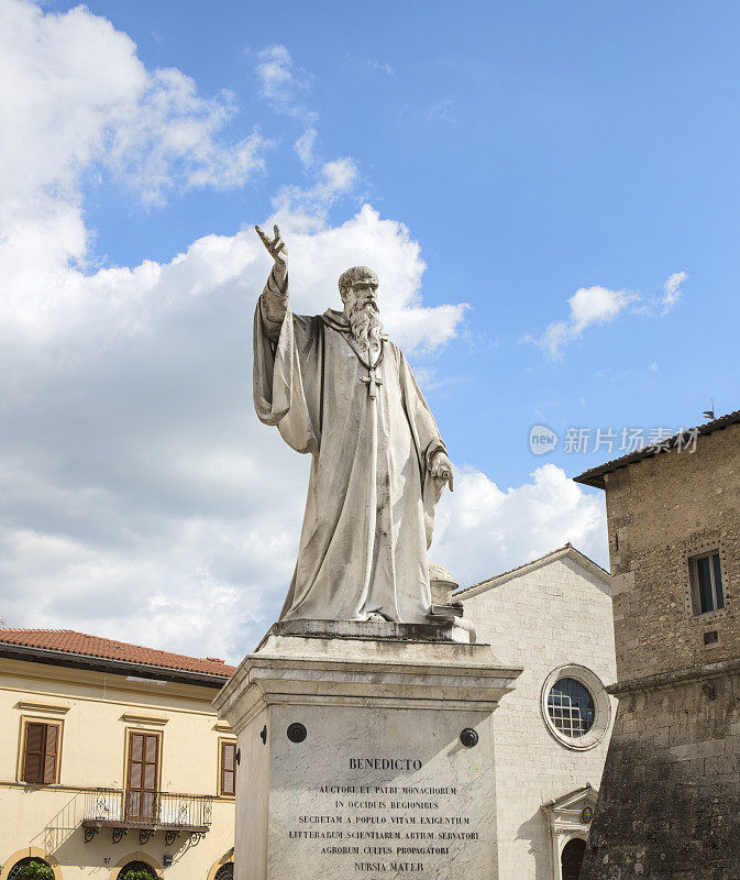 圣本尼迪克特雕像，意大利诺尔恰翁布里亚