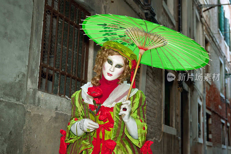 绿色面具与阳伞，威尼斯嘉年华Arsenale，意大利，欧洲