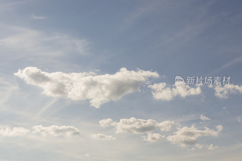 浅蓝色的天空