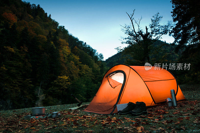 露营在秋天
