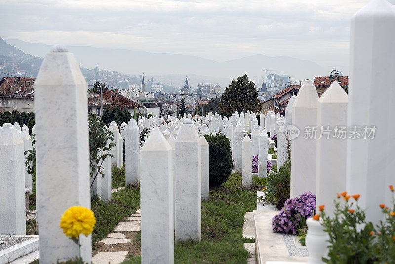 波斯尼亚萨拉热窝战争公墓的墓碑
