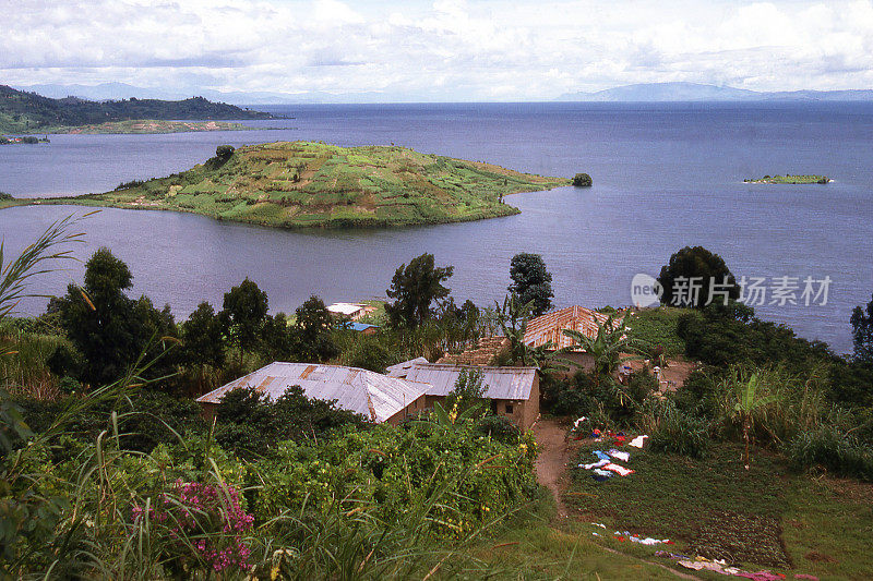 在非洲卢旺达吉塞尼附近的基伍湖和岛屿海岸