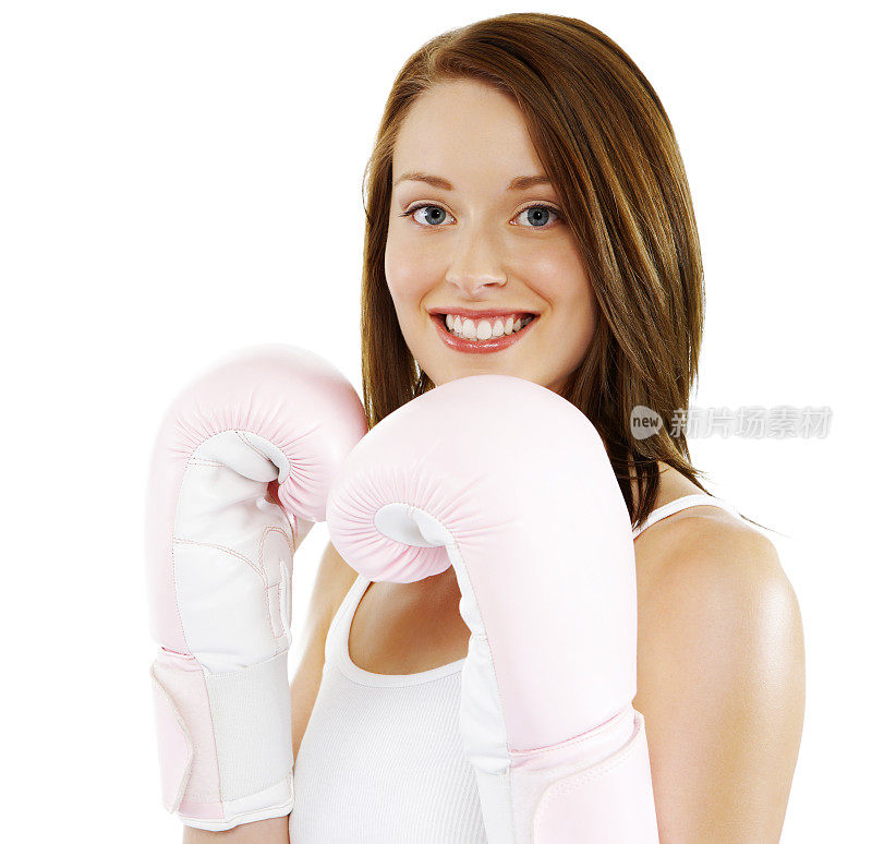 美丽的女拳击手孤立在白色背景的特写