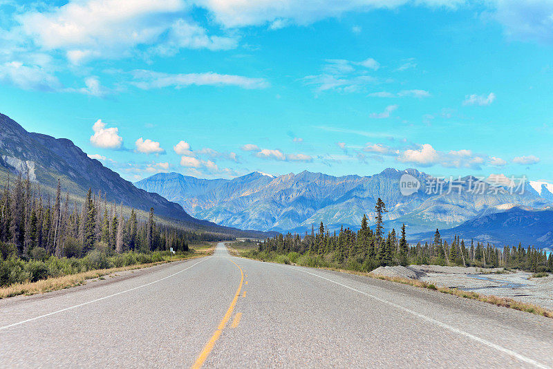 阿拉斯加加拿大高速公路和克卢恩山脉