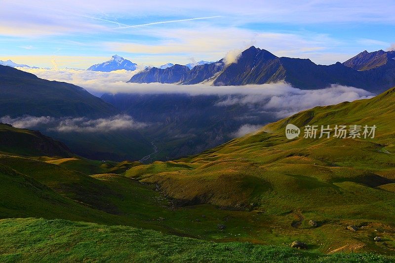 田园诗般的勃朗峰阿尔卑斯景观日出之上的云和山谷