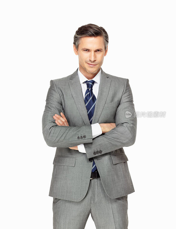 自信的商人对着白人摆姿势