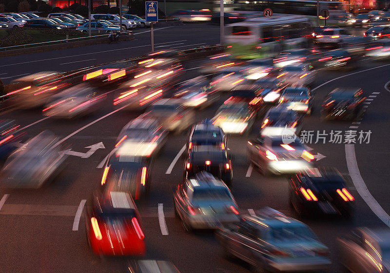 夜间交通繁忙