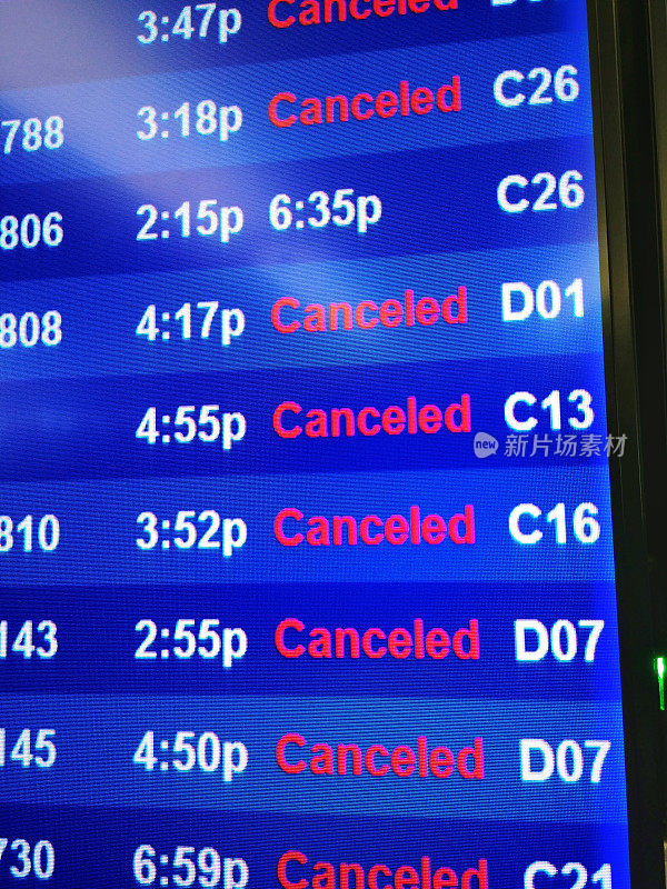 机场取消牌红色取消航班恶劣天气