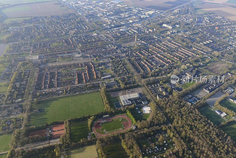 鸟瞰图的Emmeloord在Noordoostpolder，荷兰