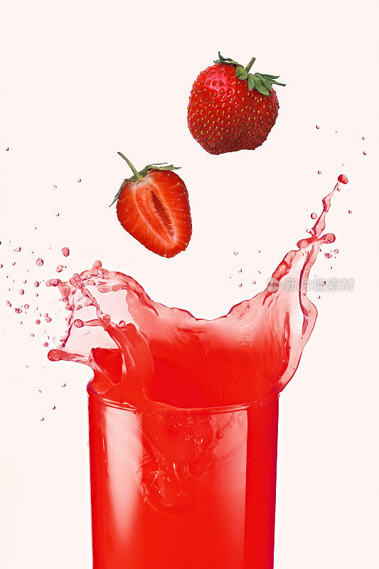 草莓掉在自己的汁里