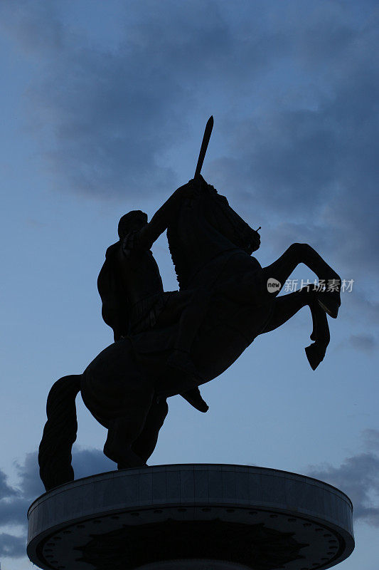 亚历山大大帝纪念碑在斯科普里，马其顿