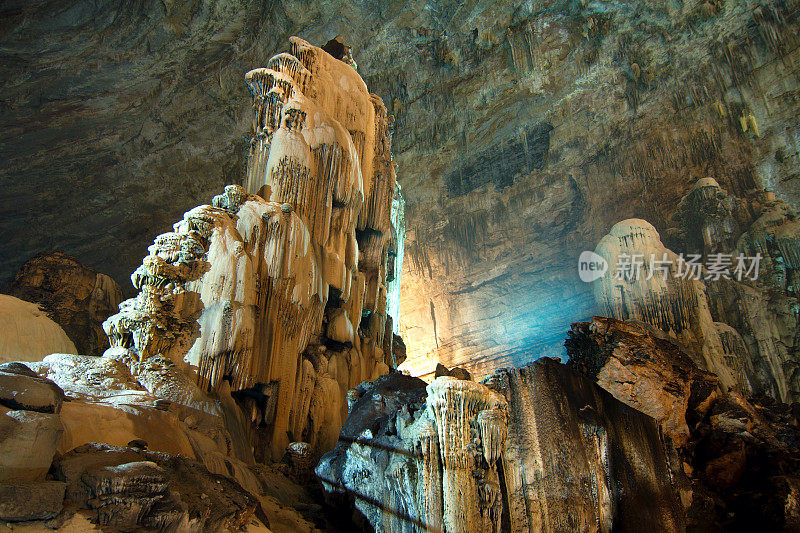 墨西哥，卡卡瓦米尔帕——2010年:卡卡瓦米尔帕洞穴是世界上最大的洞穴系统之一。