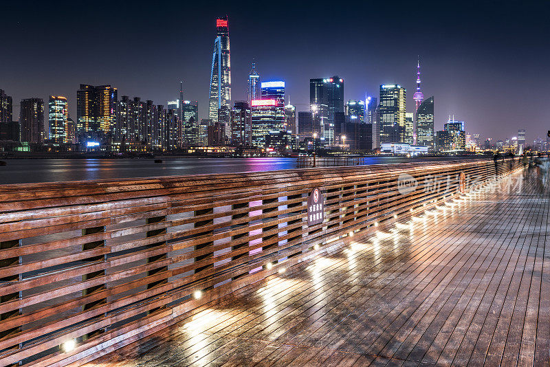 夜晚的上海天际线