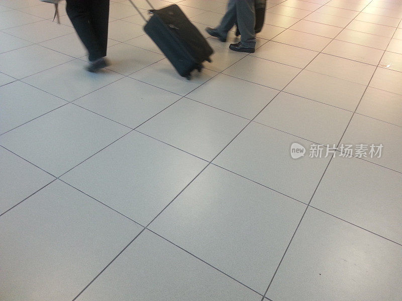 旅客在机场