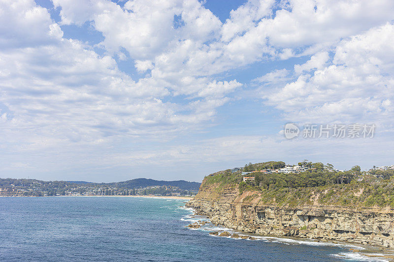 海角和海湾与悬崖在Terrigal，新南威尔士