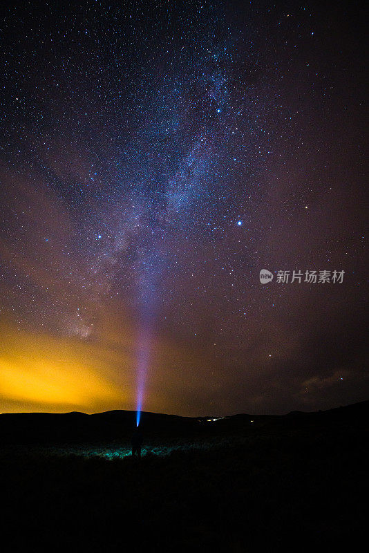 光线和银河系景观风景