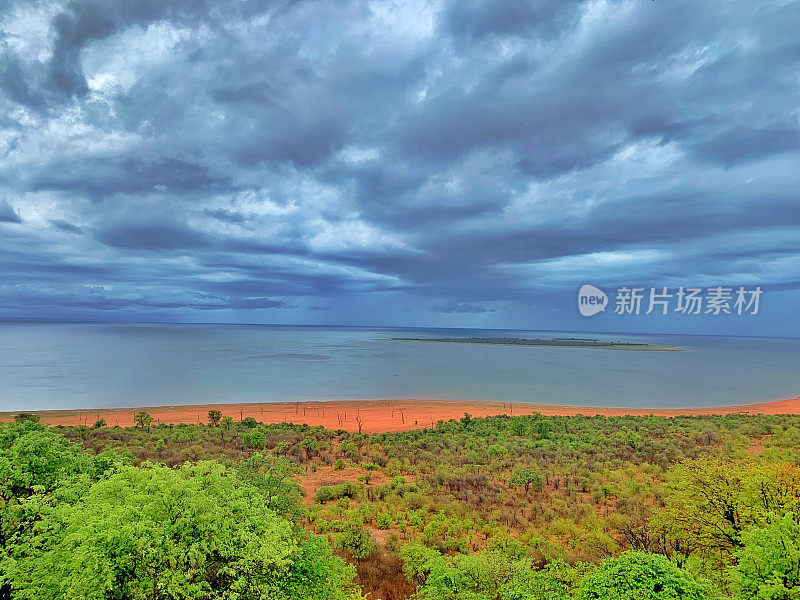 津巴布韦卡里巴湖多云的天空