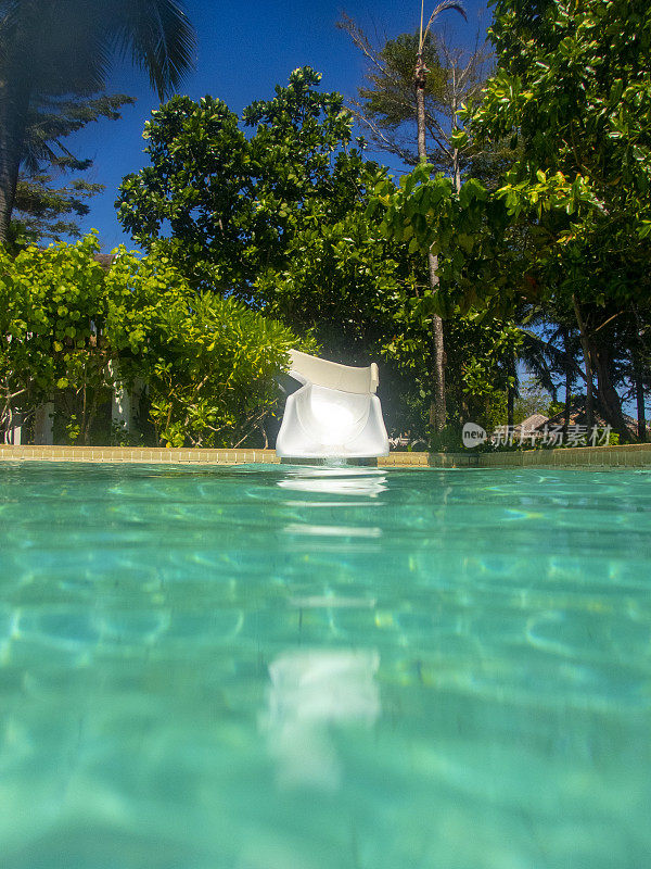 Pakarang海滩的酒店泳池