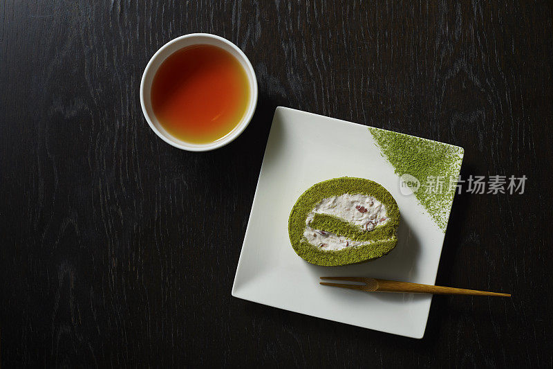 抹茶卷饼和茶