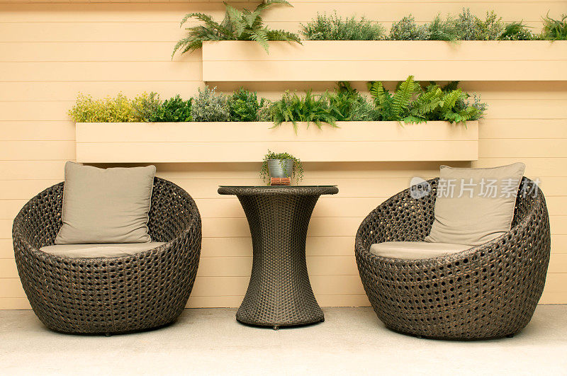 沙发、椅子可放在花园里休息