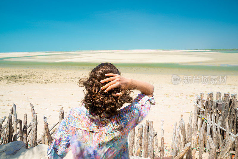 单身女人在Macapá海滩Piauí