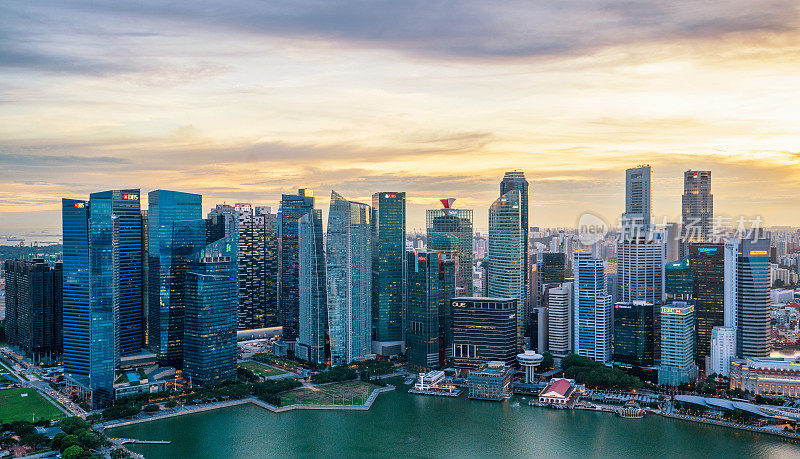 从空中俯瞰新加坡的天际线
